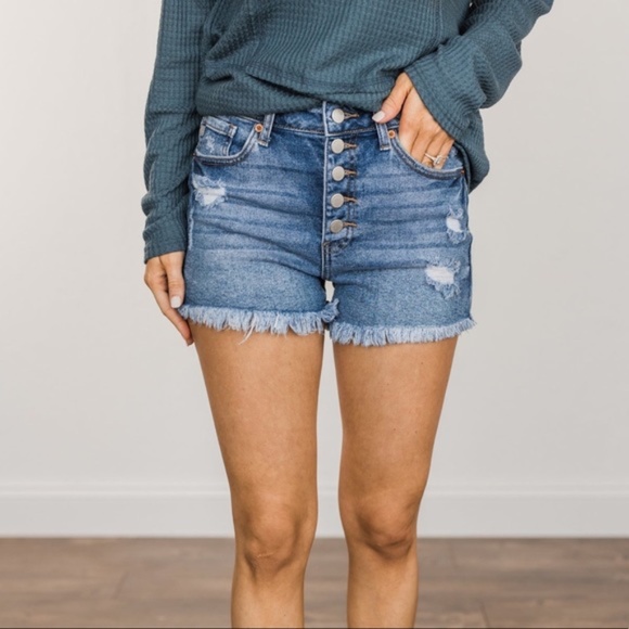 🎉HP!🎉 NWOT! Just USA Evelyn wash denim distressed frayed hem button fly shorts - Picture 4 of 16